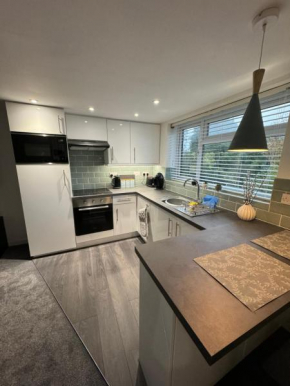 modern 1 bed apartment with car parking